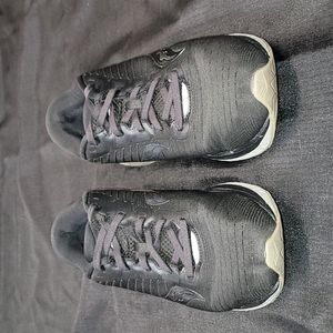 Women's Saucony Guide 13. Black and grey. Used.
